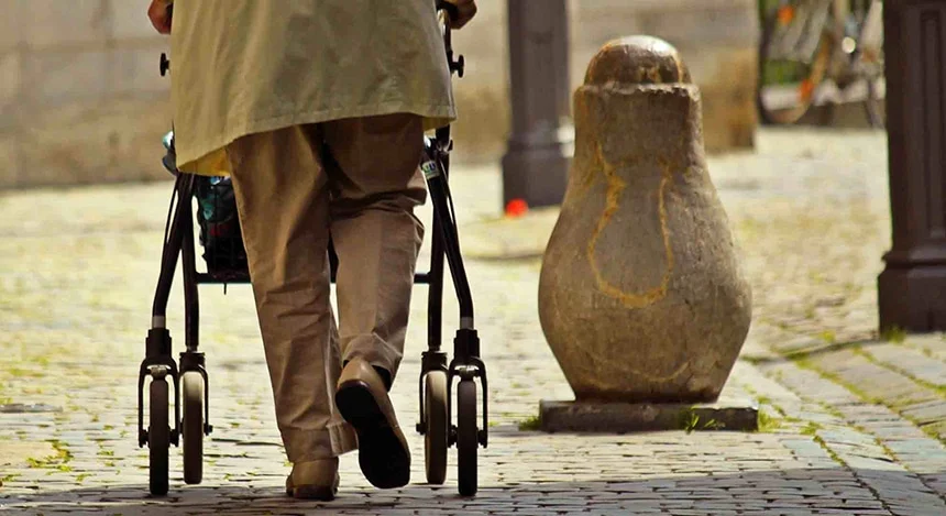 7 Best Narrow Walkers for Seniors to Get Through Any Doorway