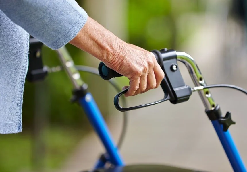 5 Advice to Use a Rolling Walker Properly