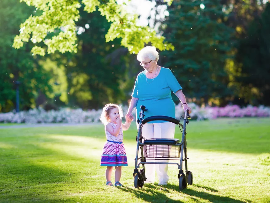 Walker vs Rollator - Which is Better for Seniors?