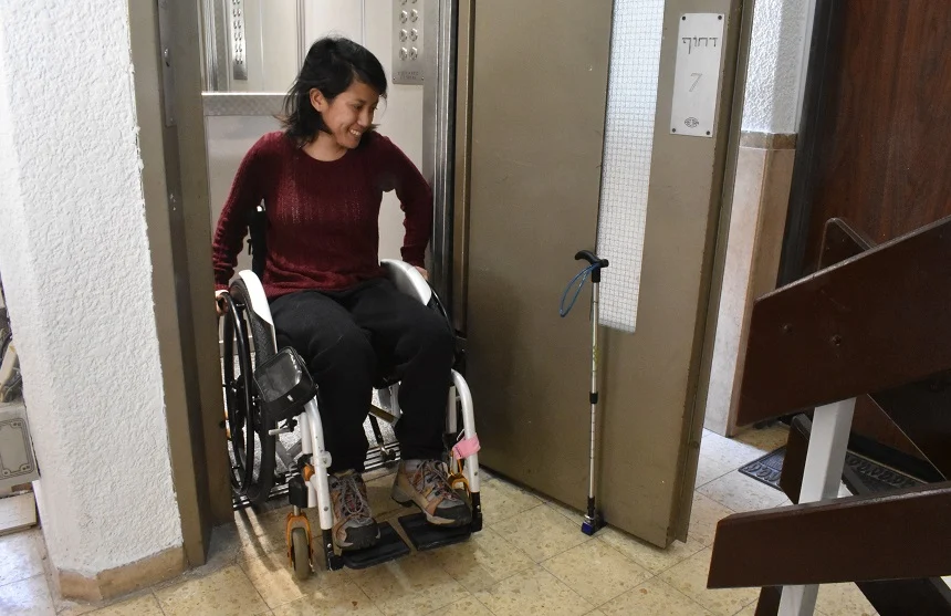 How Wide Is a Wheelchair? Numbers and Explanations!